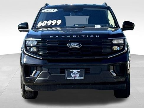 Used 2025 Ford Expedition Active AWD/4WD image 9