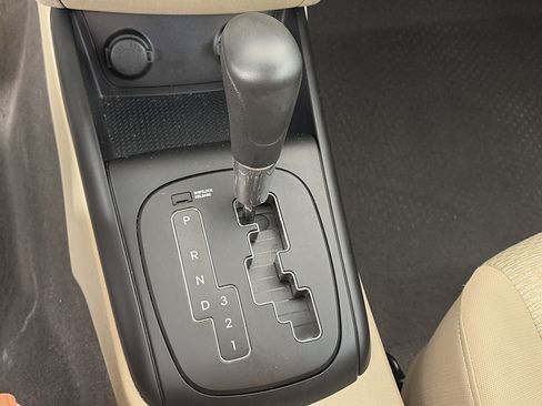 Used 2012 Hyundai Elantra GLS FWD image 24