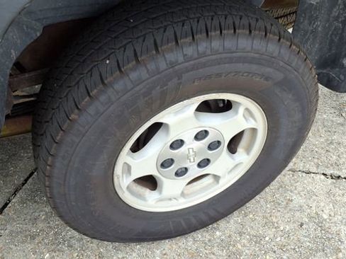 Used 2005 Chevrolet Avalanche LS w/ Onstar Plus Package RWD image 8