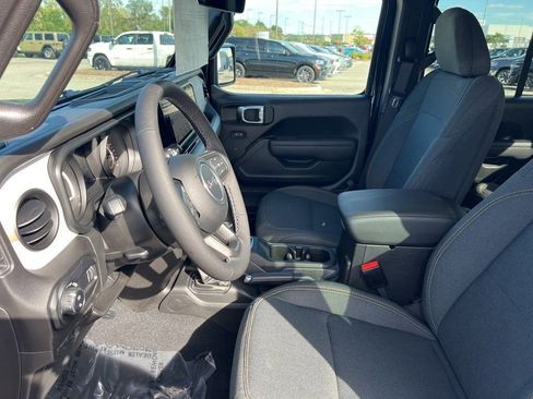 New 2025 Jeep Gladiator Sport AWD/4WD image 14