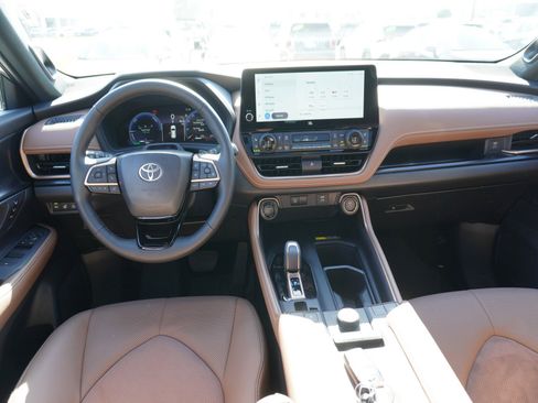 Used 2026 Toyota Grand Highlander AWD Hybrid image 2