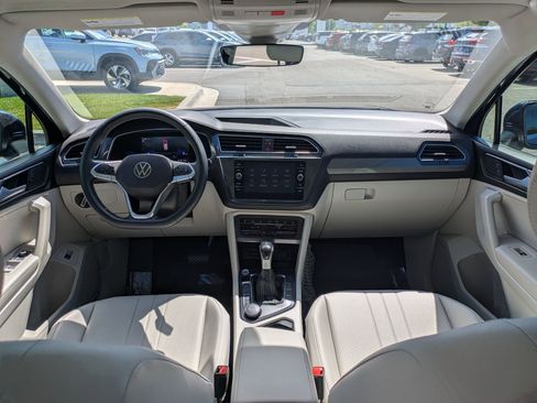 Used 2022 Volkswagen Tiguan SE AWD/4WD image 31