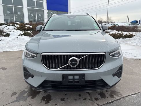 Certified 2025 Volvo XC40 B5 Core image 3