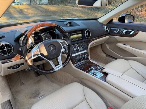 Used 2014 Mercedes-Benz SL 550 w/ Driver Assistance Package image 13