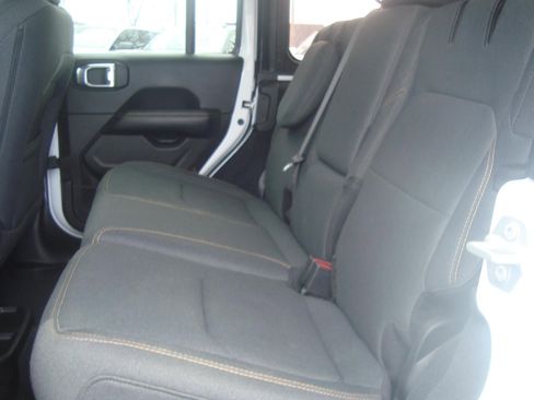 Used 2024 Jeep Wrangler Unlimited Sahara AWD/4WD image 21