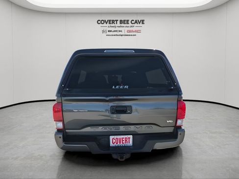 Used 2016 Toyota Tacoma TRD Sport image 8