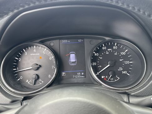 Used 2018 Nissan Rogue SV image 17