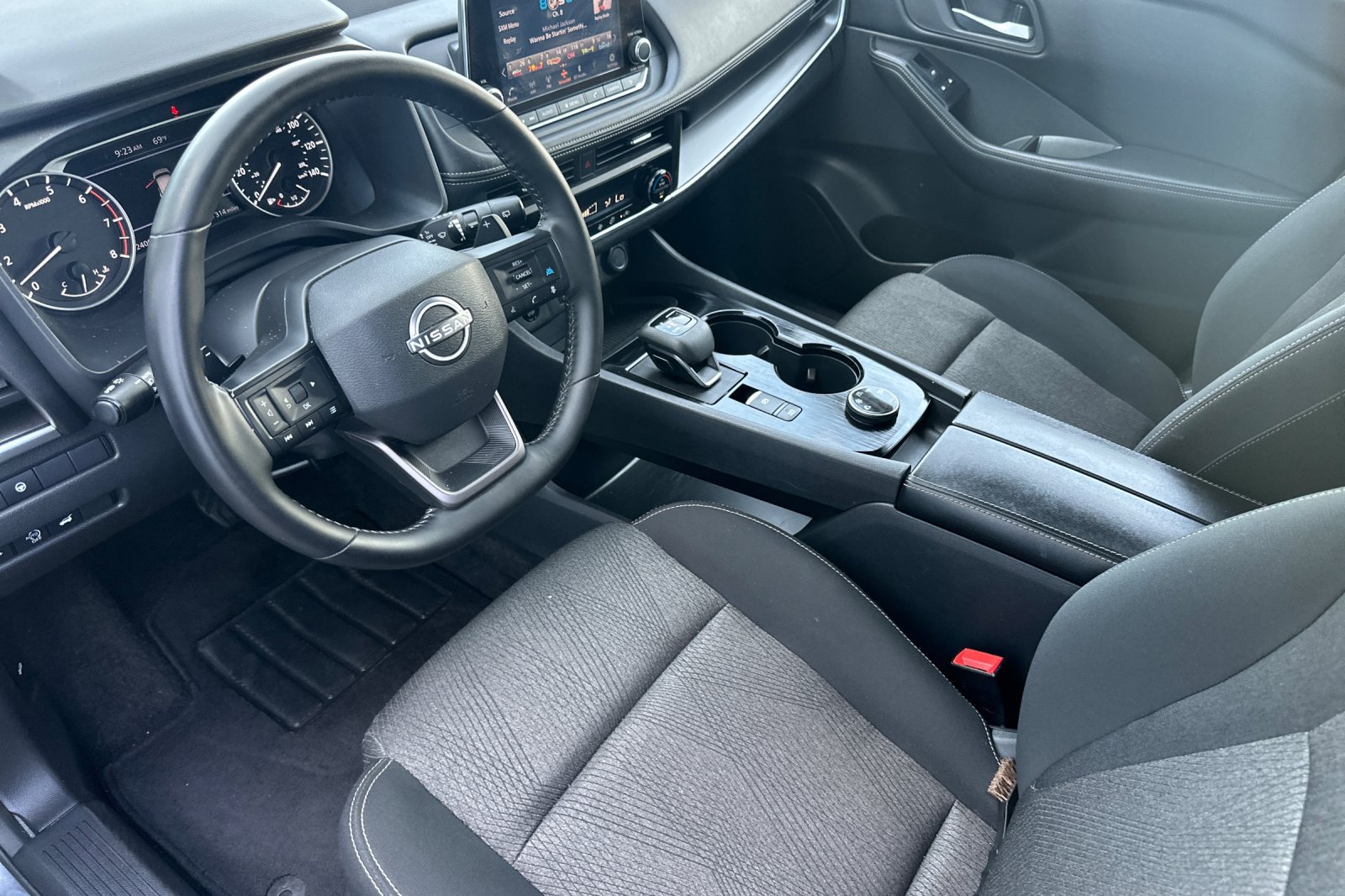 Used 2025 Nissan Rogue SV AWD/4WD image 11