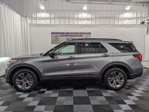 Used 2026 Ford Explorer Active w/ Active Comfort Package AWD/4WD image 2