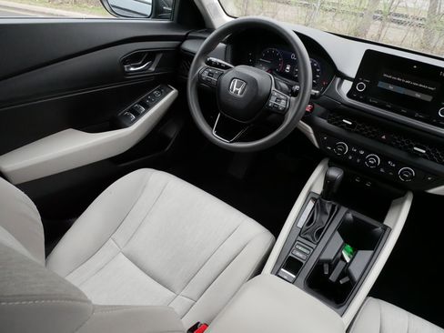 Certified 2023 Honda Accord EX image 9