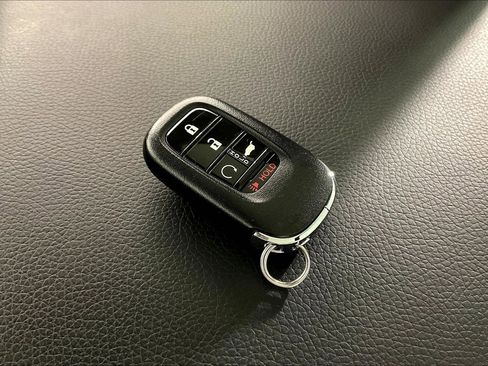 Used 2025 Honda Pilot Touring image 35
