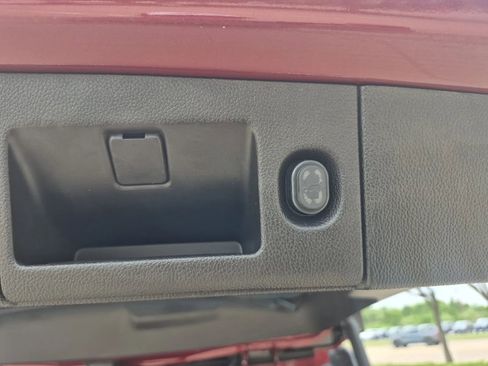 Used 2018 Chevrolet Suburban Premier image 30