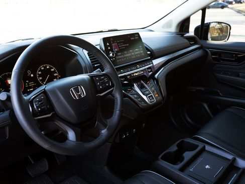 Used 2025 Honda Odyssey Elite image 16