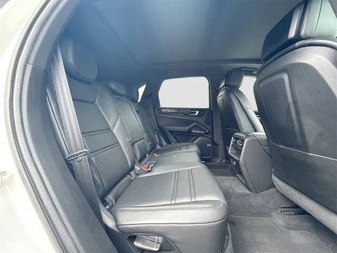 Used 2020 Porsche Cayenne w/ Premium Package image 30