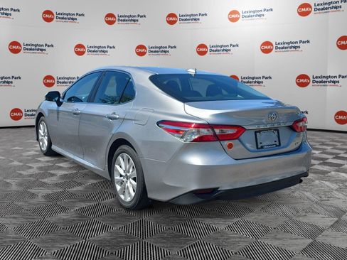 Used 2020 Toyota Camry LE FWD image 5