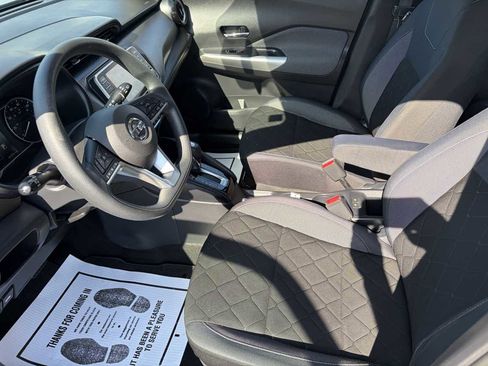 Used 2019 Nissan Kicks FWD image 9