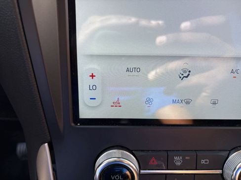 Used 2024 Ford Edge SEL image 23