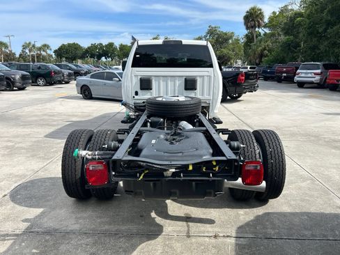 New 2026 RAM 5500 Tradesman w/ Chrome Appearance Group AWD/4WD image 4