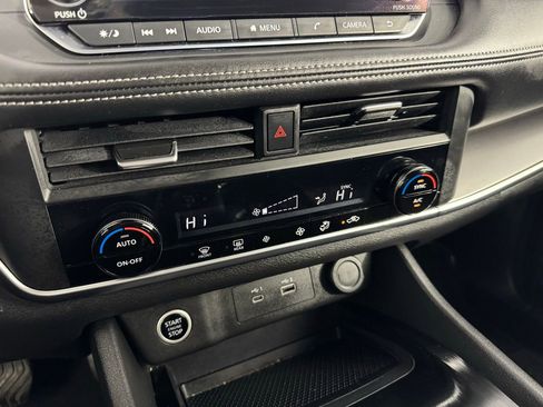 Used 2023 Nissan Rogue SV image 17