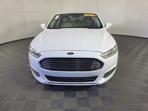 Used 2015 Ford Fusion SE image 3