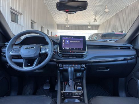 Used 2025 Jeep Compass Trailhawk image 62