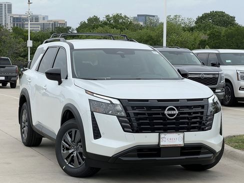 New 2026 Nissan Pathfinder SV image 2