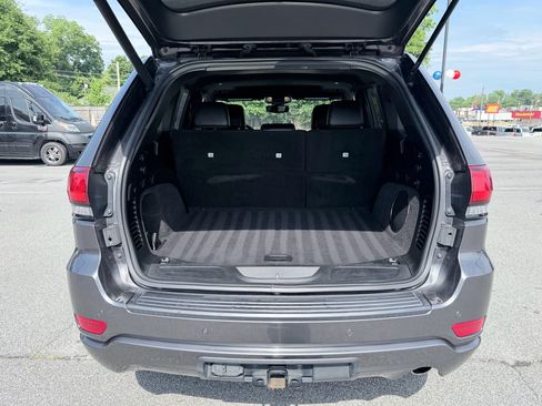 Used 2019 Jeep Grand Cherokee Altitude RWD image 9