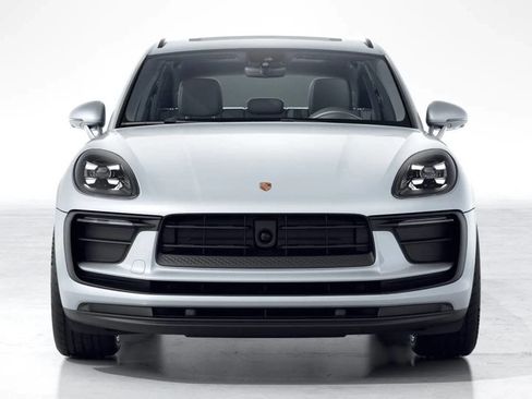 New 2026 Porsche Macan image 5