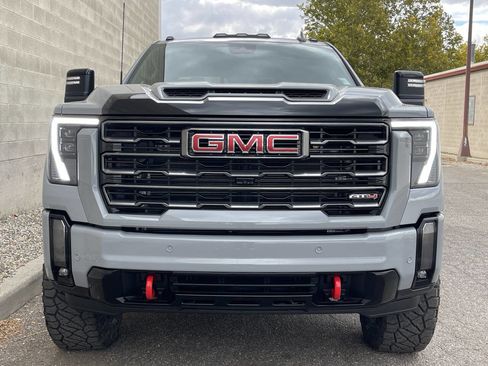 Used 2024 GMC Sierra 2500 AT4 w/ AT4 Premium Plus Package image 9