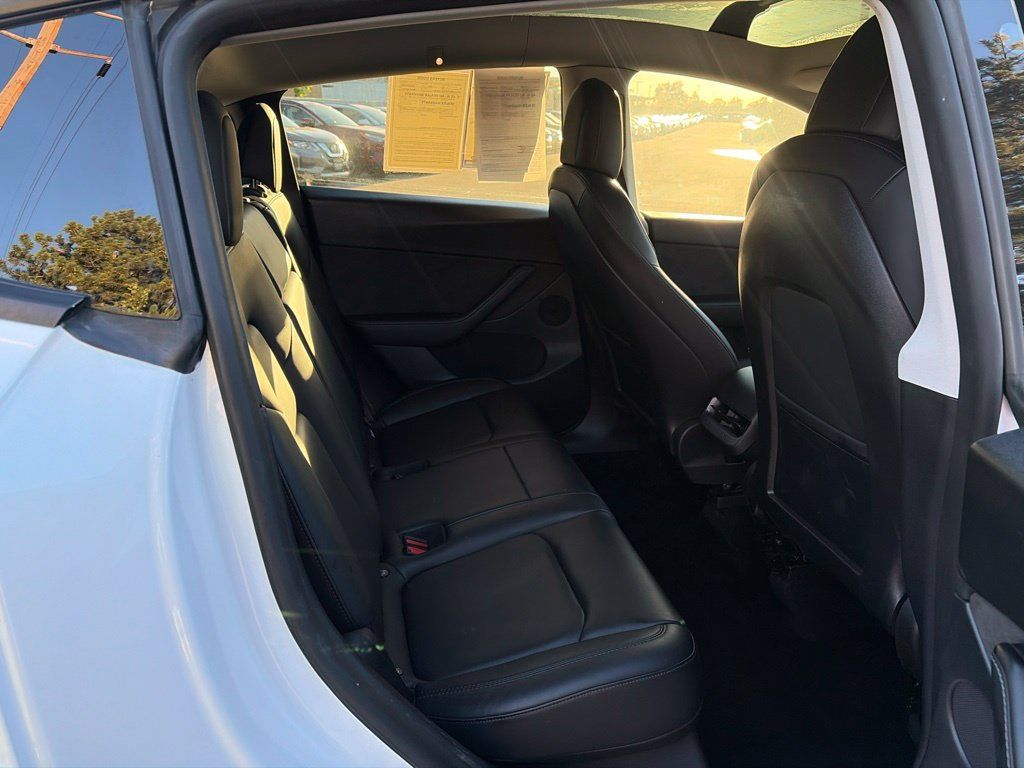 Used 2022 Tesla Model Y Long Range AWD/4WD image 16