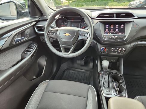 Used 2021 Chevrolet TrailBlazer LT w/ LPO, Blackout Package FWD image 13