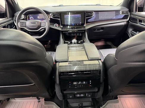 Used 2022 Jeep Wagoneer Series III w/ Premium Group I image 34