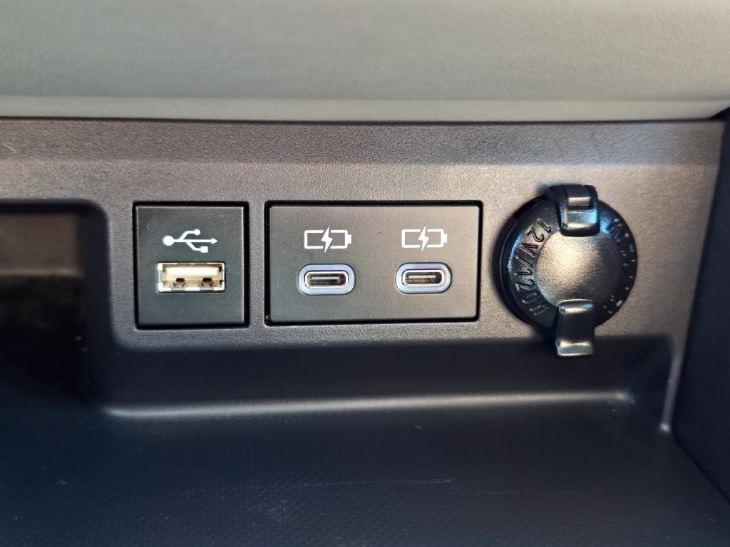 Used 2025 Toyota Highlander Limited AWD/4WD image 31