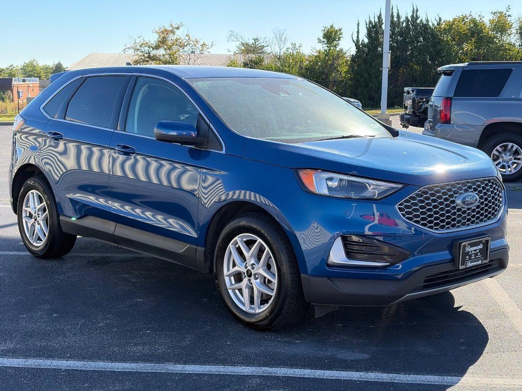 Used 2024 Ford Edge SEL AWD/4WD image 3