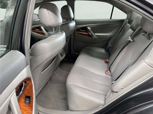 Used 2011 Toyota Camry XLE w/ SE/XLE Extra-Value Pkg FWD image 16
