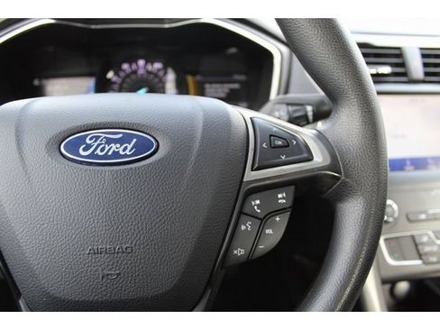 Used 2020 Ford Fusion SE FWD image 22