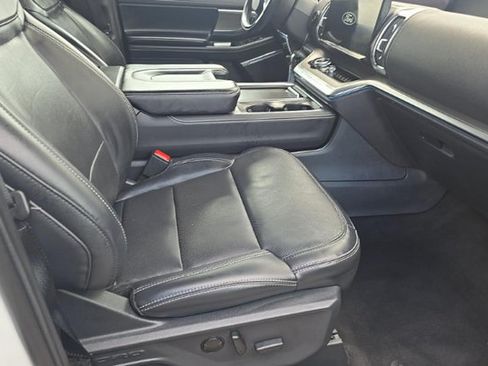 Used 2025 Ford Expedition Platinum AWD/4WD image 13