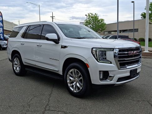Used 2022 GMC Yukon SLT w/ SLT Premium Package AWD/4WD image 3