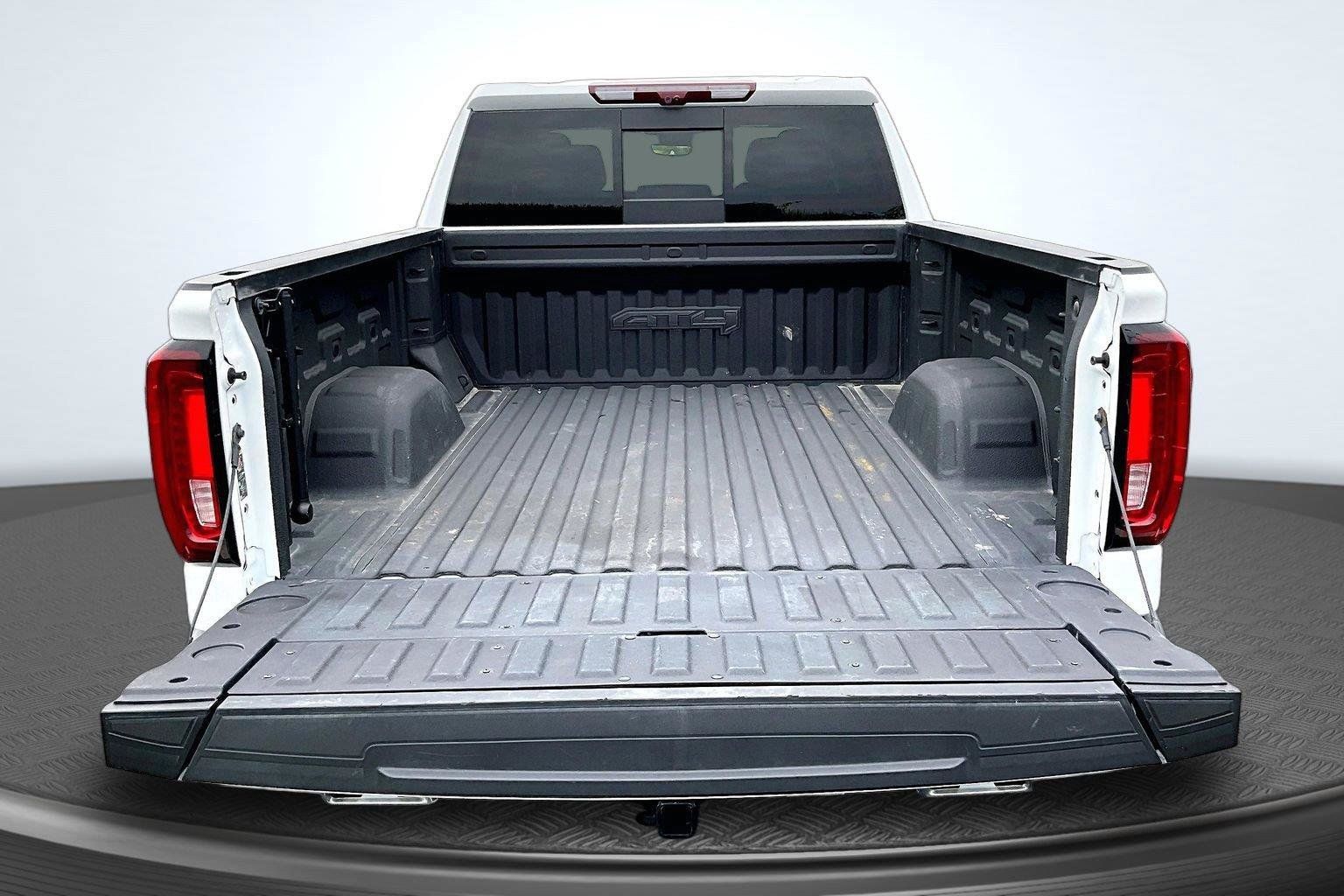 Used 2024 GMC Sierra 1500 AT4 w/ Technology Package AWD/4WD image 5