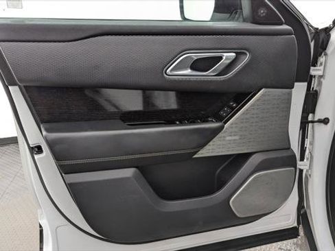 Used 2018 Land Rover Range Rover Velar R-Dynamic SE image 14