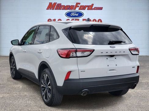 Used 2022 Ford Escape SE w/ SE Sport Appearance Package FWD image 4