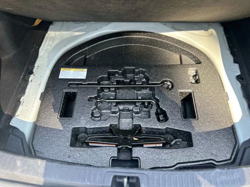 Used 2021 Toyota Corolla LE image 10