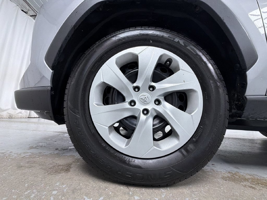 Certified 2021 Toyota RAV4 LE w/ Carpet Mat Package (TMS) AWD/4WD image 15