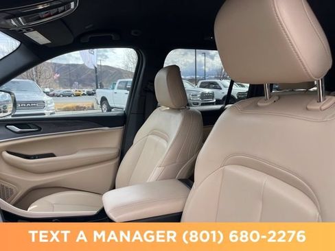 Used 2024 Jeep Grand Cherokee Limited AWD/4WD image 14