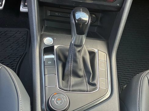 Used 2024 Volkswagen Tiguan SE R-Line AWD/4WD image 19