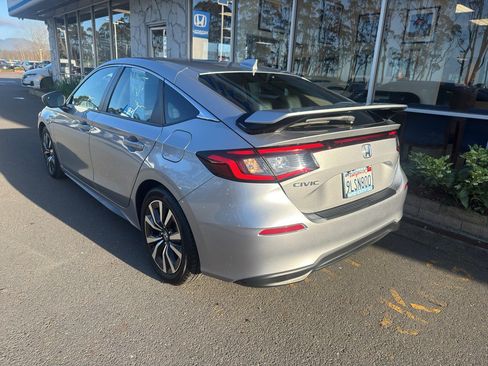 Used 2024 Honda Civic EX-L image 10