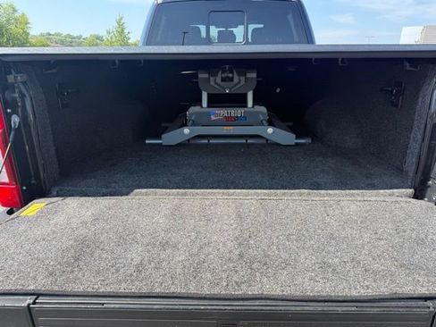 Used 2022 Ford F250 Lariat w/ Black Appearance Package image 6