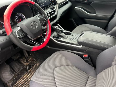 Used 2021 Toyota Highlander LE image 10