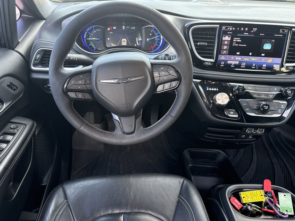 Used 2022 Chrysler Pacifica Touring-L w/ S Appearance Package FWD image 17