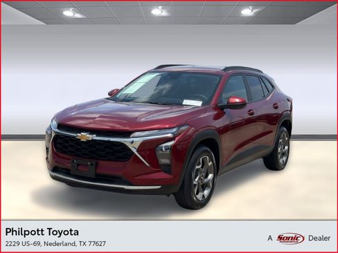 Used 2025 Chevrolet Trax LT w/ LT Convenience Package FWD image 1